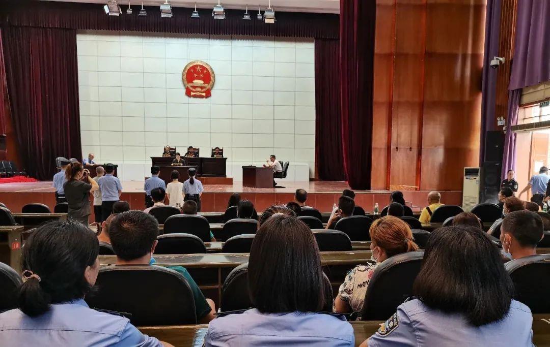 四川仁寿:用女儿银行卡“躲债” 夫妻俩获刑